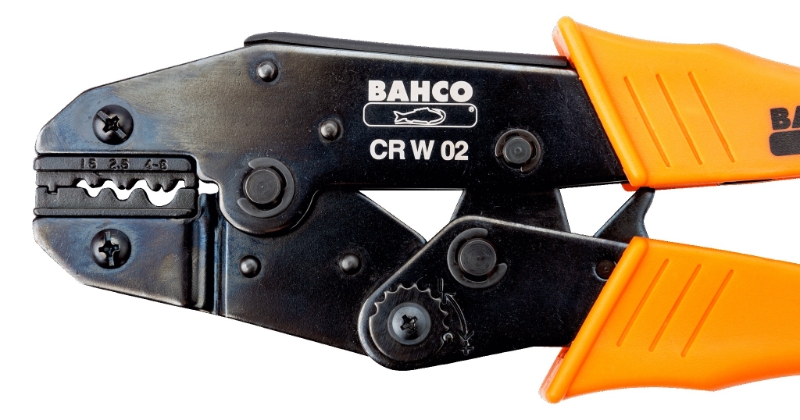 ALICATE PARA TERMINALES NO AISLADOS 225mm (CR W 02)
