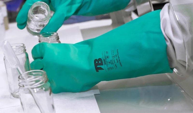 GUANTE NITRILO VERDE FLOCADO 33 cm S (T-6)(9009F)