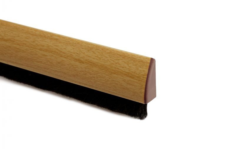 BURLETE ADHESIVO P/PUERTAS 1mtX15mm PELO (ROBLE)